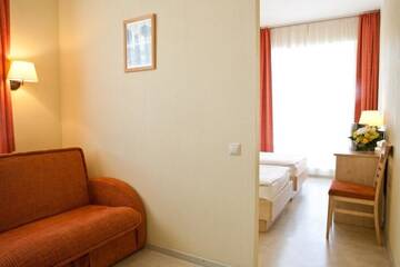 Фото номера Улучшенный двухместный номер с 1 кроватью Отель Kolonna Hotel Rēzekne г. Резекне 2