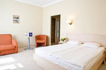 Фото номера Улучшенный двухместный номер с 1 кроватью Отель Kolonna Hotel Rēzekne г. Резекне 4