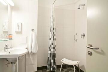 Фото номера Улучшенный двухместный номер с 1 кроватью Отель Kolonna Hotel Rēzekne г. Резекне 5